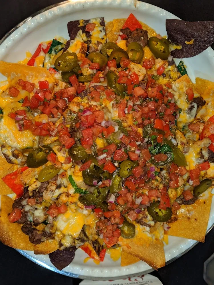 Grande Steak & Chicken Nachos